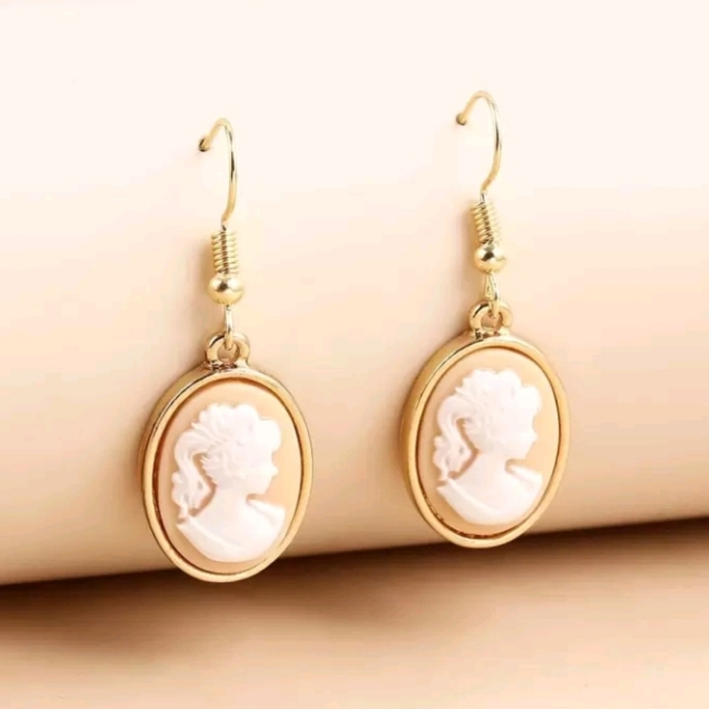 Elegant Gold and White Cameo Vintage Earrings